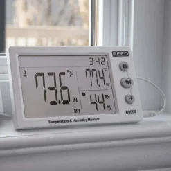 Thermometer/Hygrometers: Minimum Relative Humidity (%): 20; Maximum Relative Humidity (%): 95.00; Minimum Temperature (C): -40.00; Minimum Temperature (F): -40.000; Maximum Temperature (C): 50.00; Maximum Temperature (F): 122.000; Resolution: 0.1; Power Source: 1 (AAA)